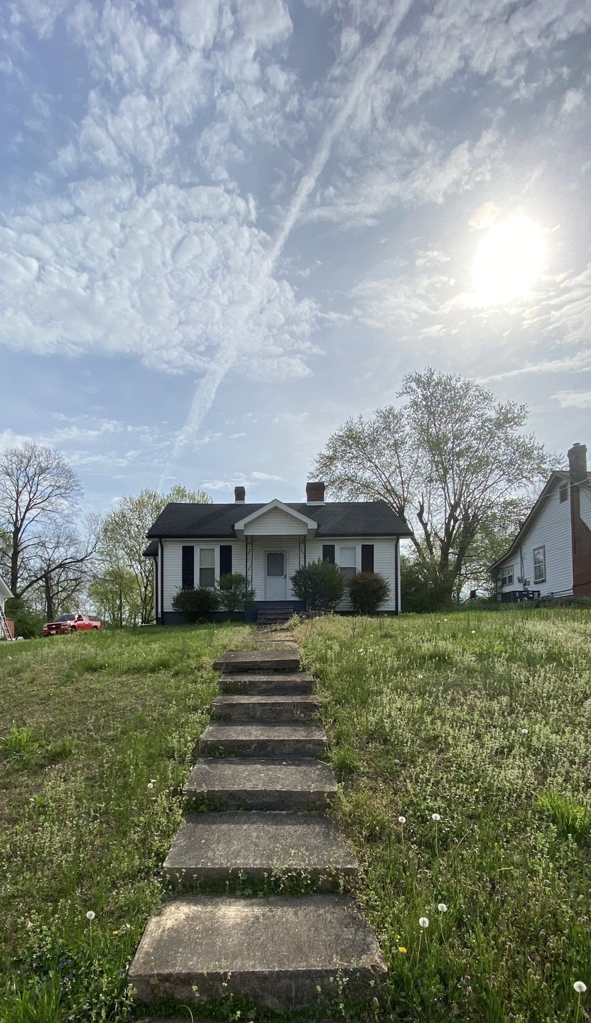 725 Gracey Ave, Clarksville, TN 37040 - photo 1