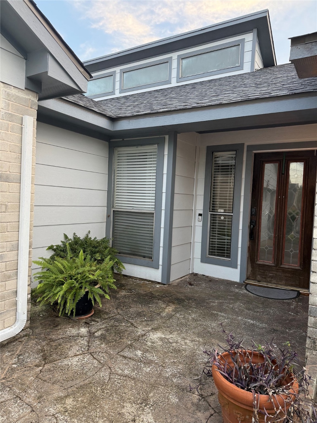 2902 Arrowhead Dr, Sugar Land, TX 77479 - photo 1