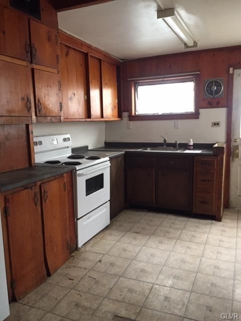 1303 W Wayne St, Allentown, PA 18102 - photo 1