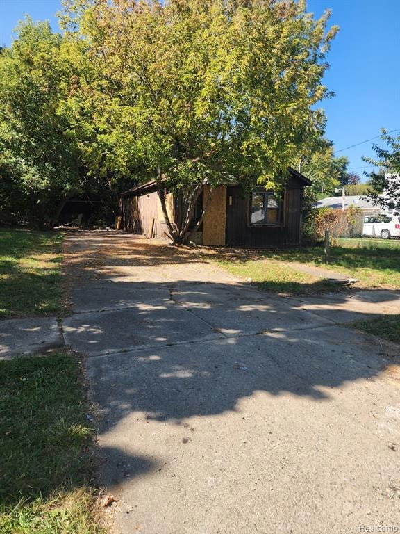 1308 Barney Ave, Flint, MI 48503 - photo 1