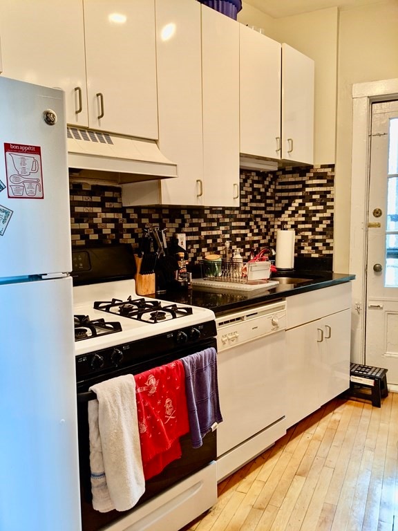 174 Winthrop Rd unit 1, Brookline, MA 02445 - photo 1