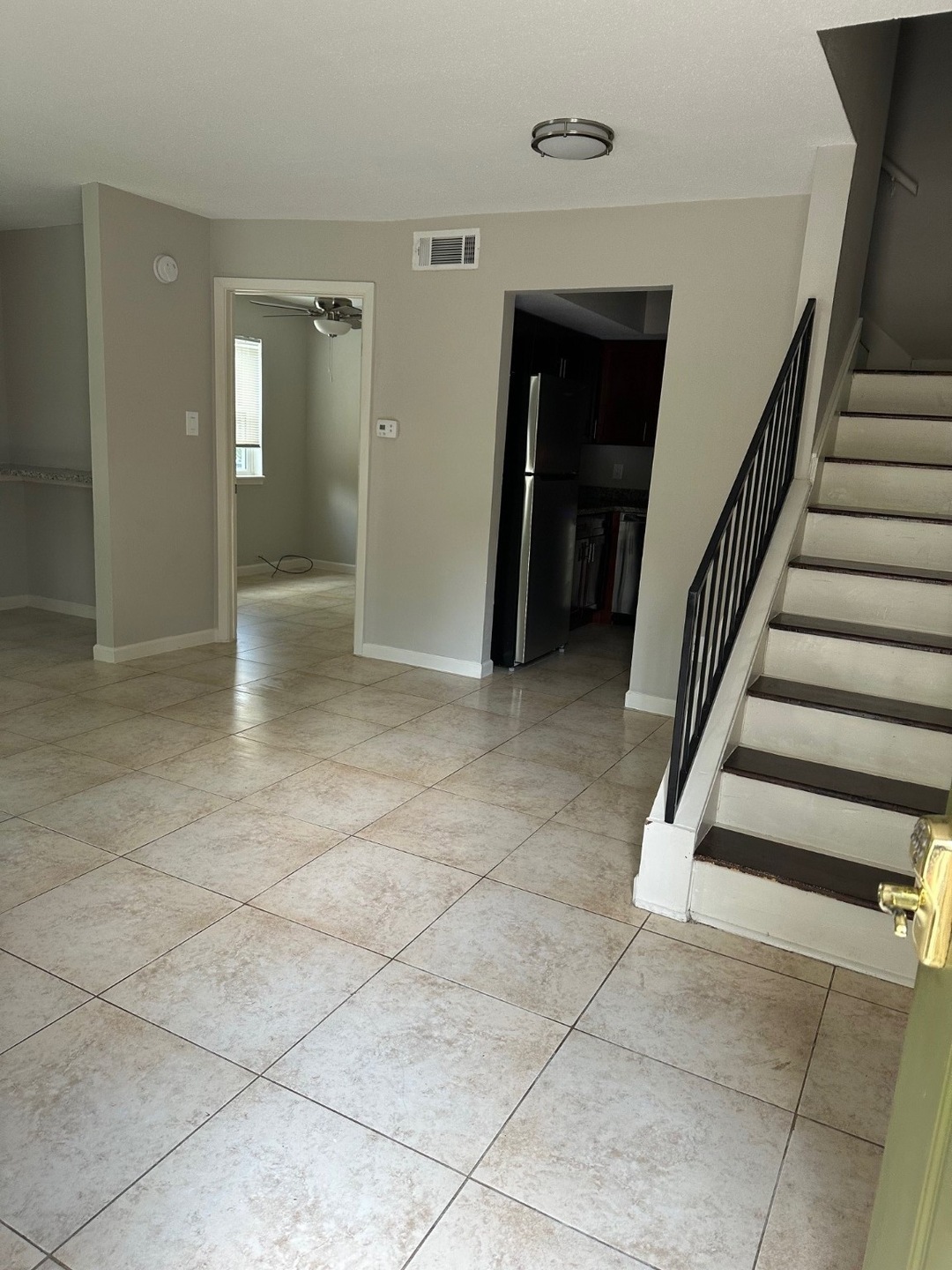 All tile flooring, no carpet