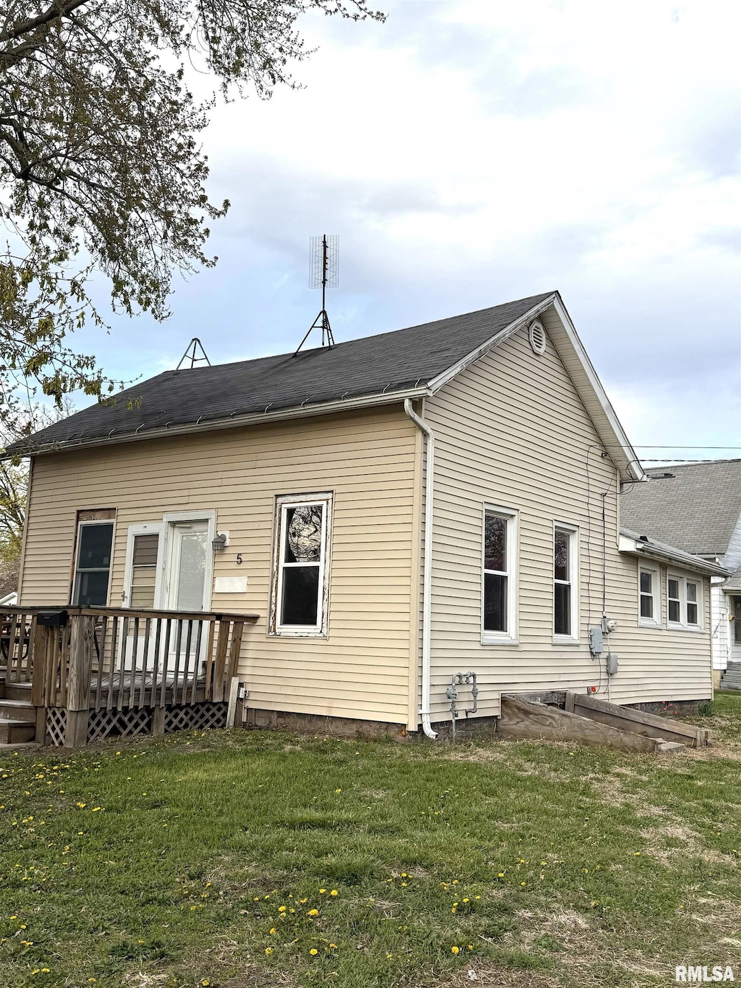 5 N 8th Ave, Canton, IL 61520 - photo 1