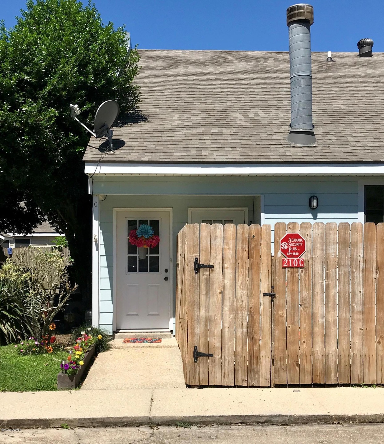 Yvonne St 210C Exterior 05142019