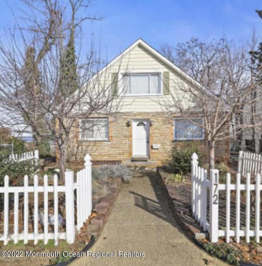 172 Navesink Front of House
