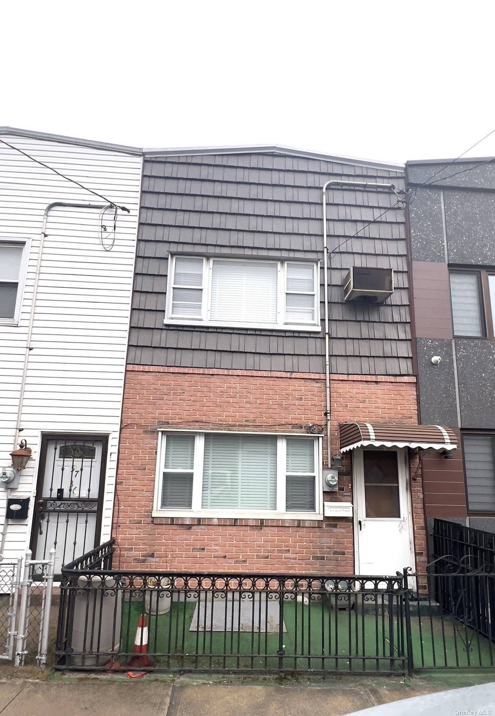 57-34 57th Dr, Flushing, NY 11378 - photo 1