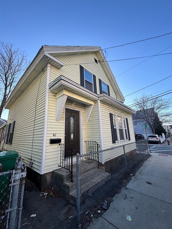 60 W 4th St, Lowell, MA 01850 - photo 1