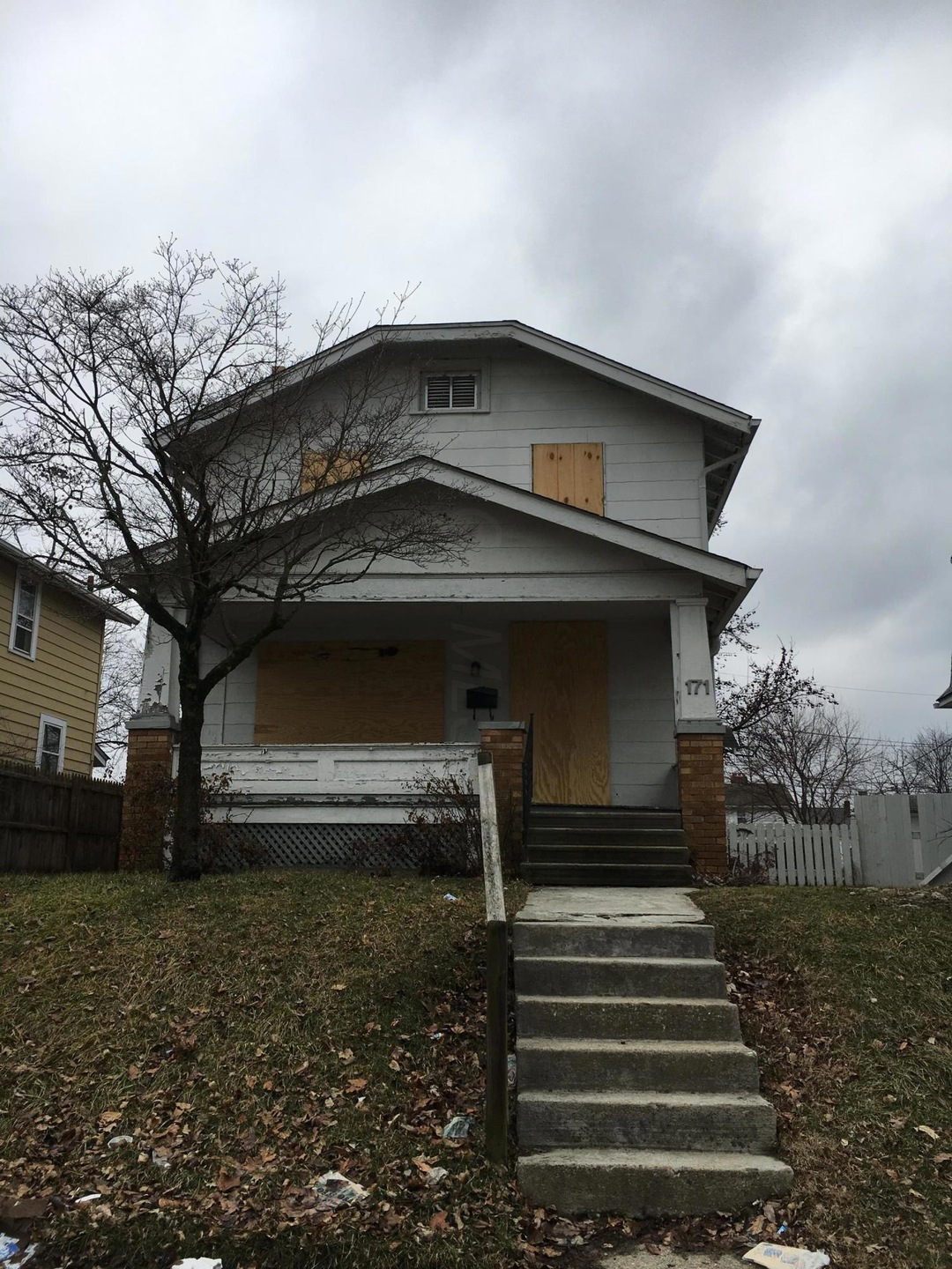 171 Columbian Ave - Front