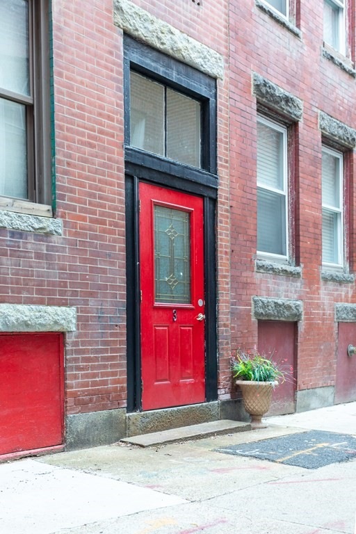 3 Snelling Place unit 1, Boston, MA 02113 - photo 1