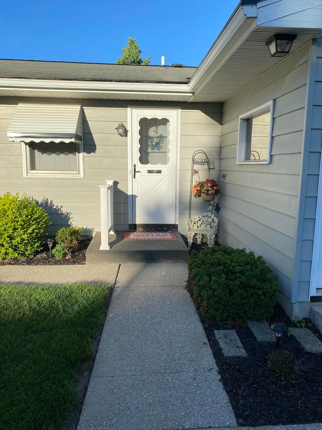 5171 Front door 2