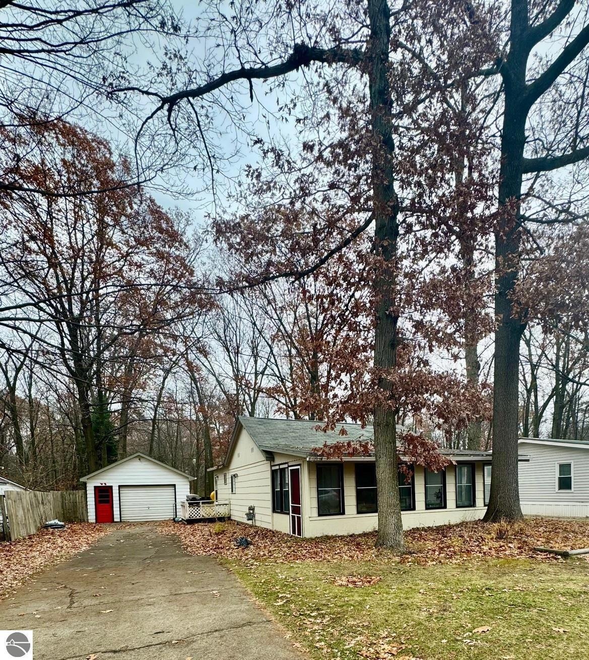 1268 N Clare Ave, Harrison, MI 48625 - photo 1