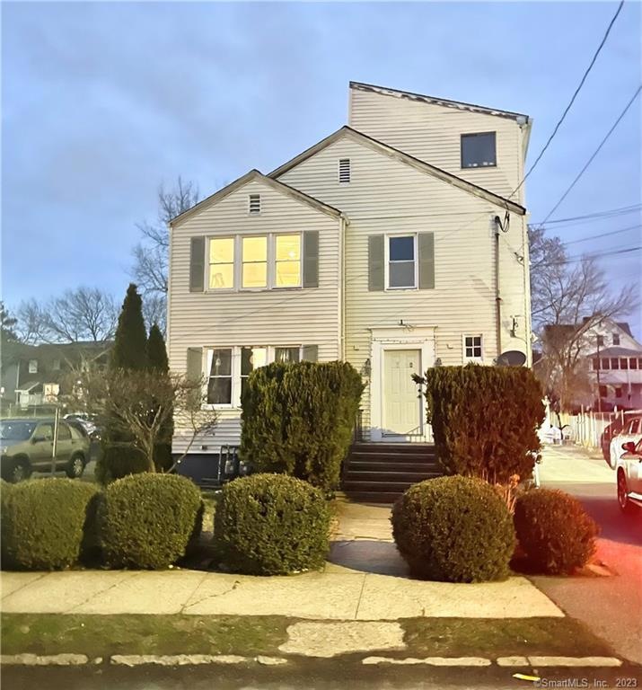 140-142 Lincoln Ave unit 3, Bridgeport, CT 06606 - photo 1