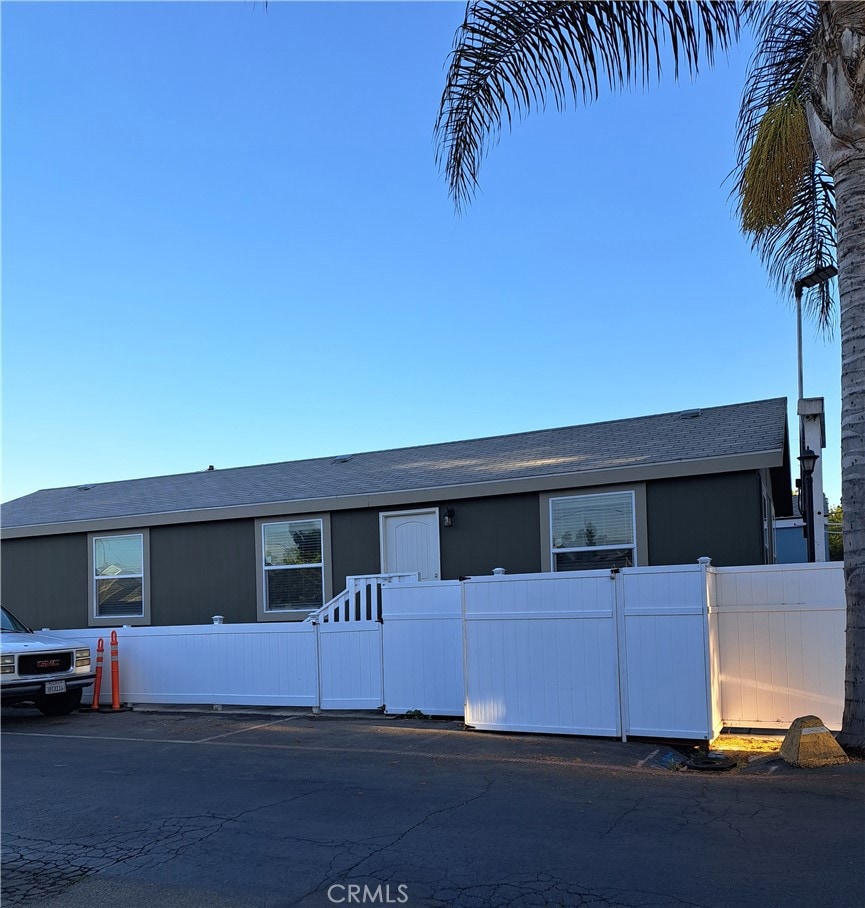 400 E Arbor St unit 1, Long Beach, CA 90805 - photo 1