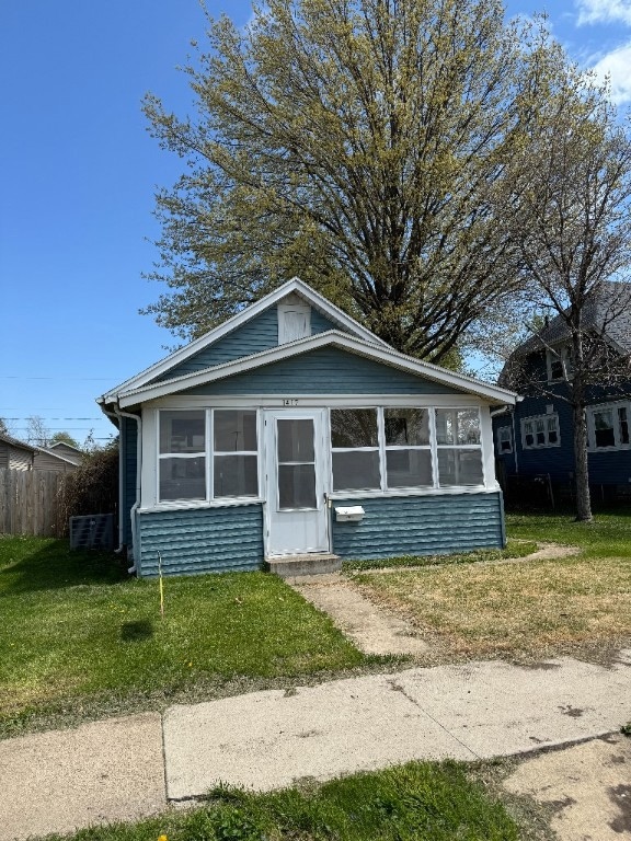 1417 4th St SW, Cedar Rapids, IA 52404 - photo 1