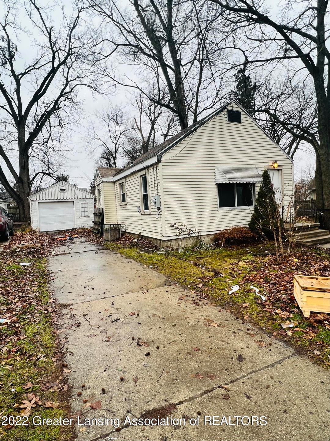 1120 Victor Ave, Lansing, MI 48910 - photo 1