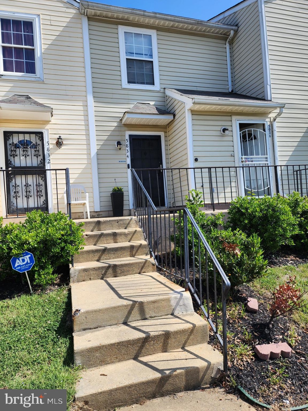 5834 N Holly Springs Dr, Capitol Heights, MD 20743 - photo 1