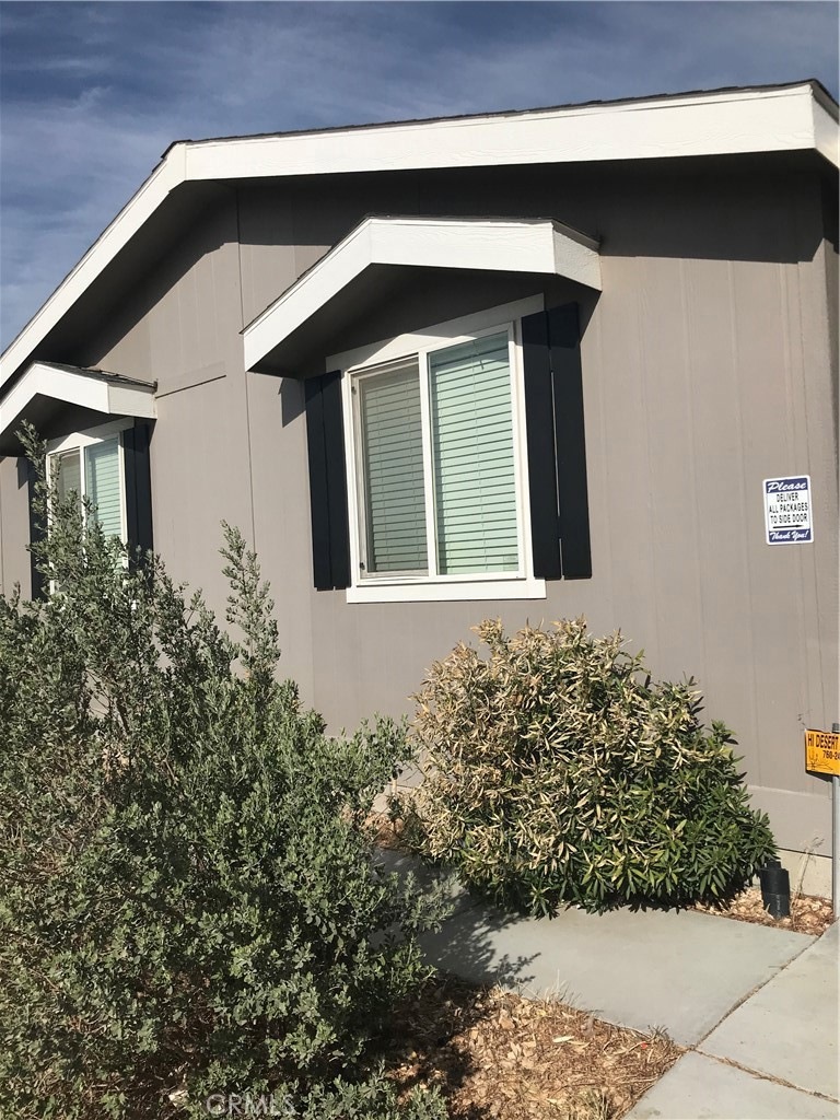 13985 Riviera Dr, Victorville, CA 92395 - photo 1