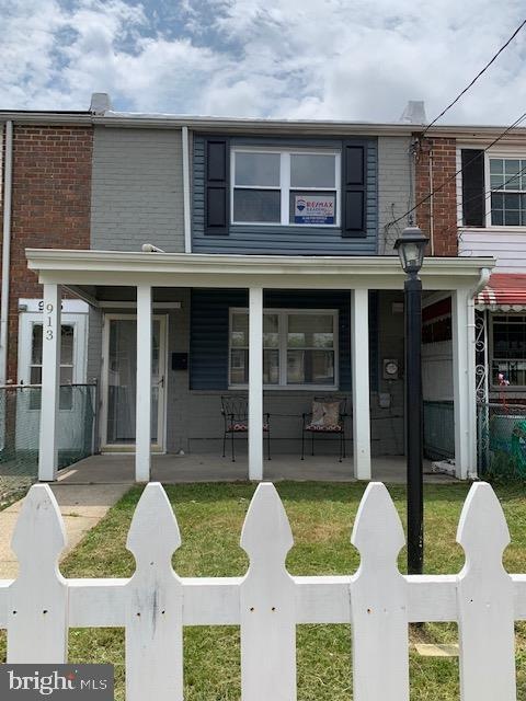 913 Imperial Ct, Halethorpe, MD 21227 - photo 1