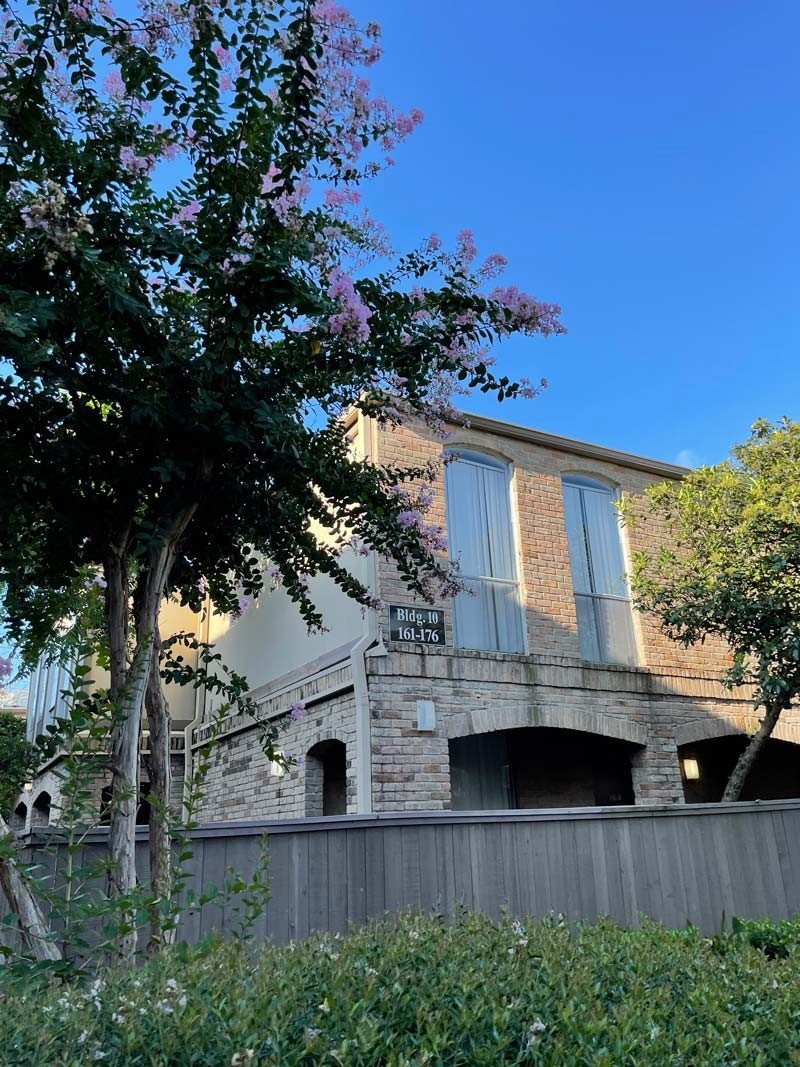 4655 Wild Indigo St unit 260, Houston, TX 77027 - photo 1