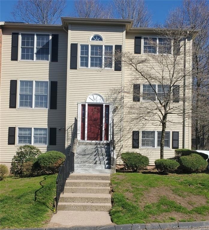 41 Crown Ridge unit 41, Newington, CT 06111 - photo 1