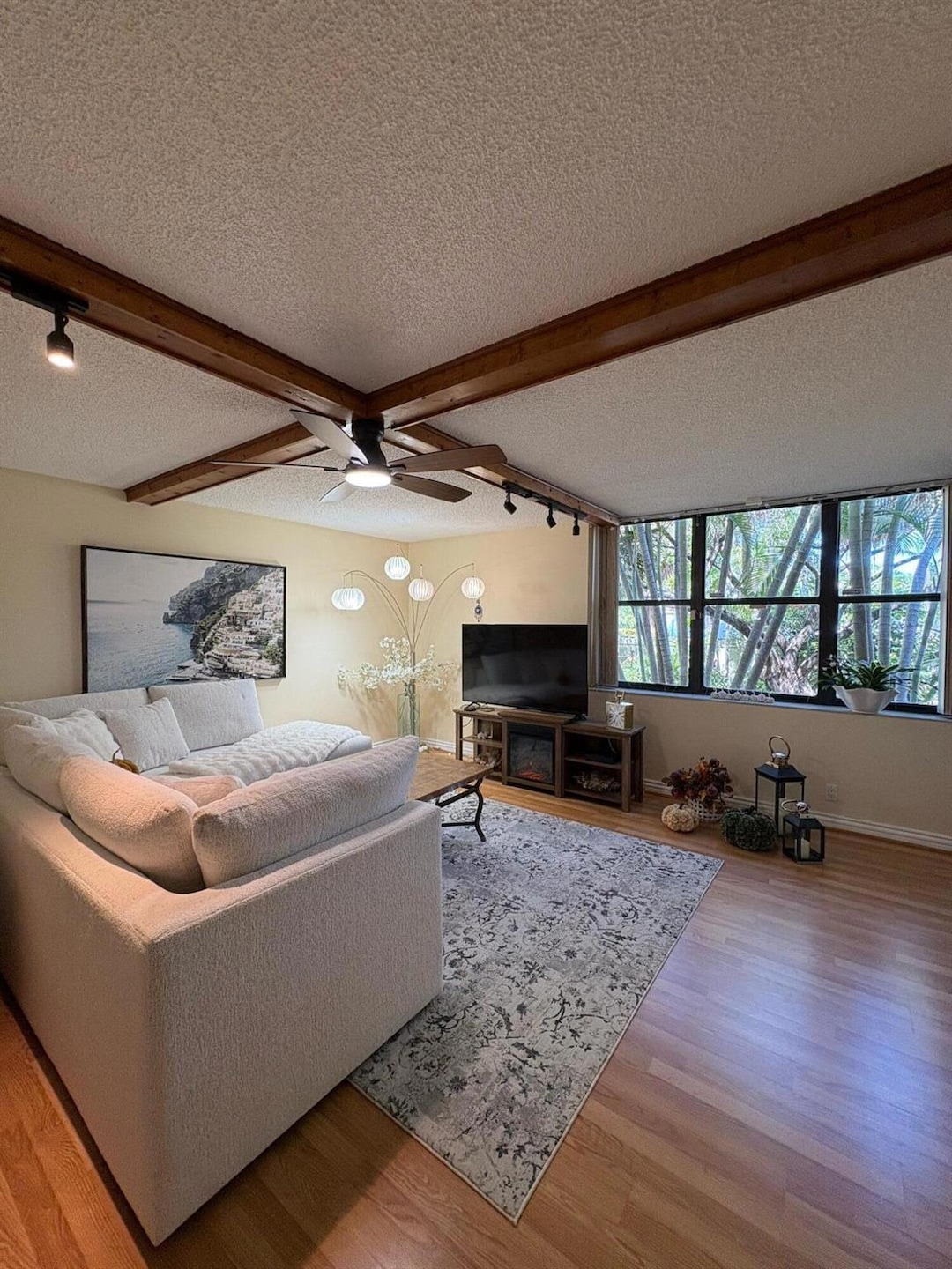 For Sale $275,000 • Co-Listing Agent