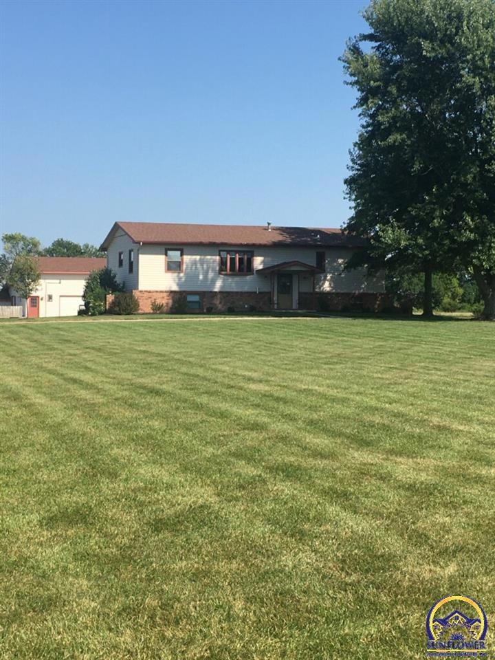 3420 SW Clarhan Rd, Topeka, KS 66614 - photo 1