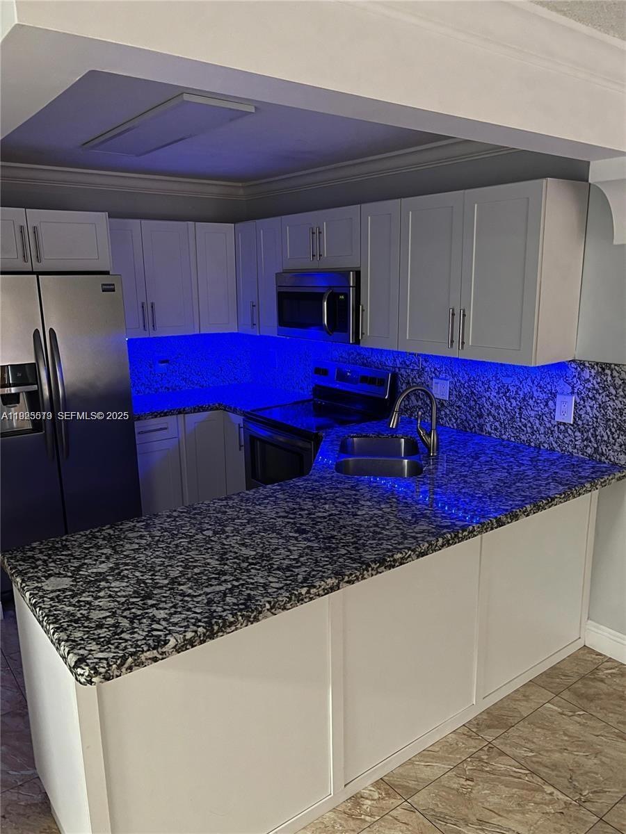 1075 W 68th St unit 218, Hialeah, FL 33014 - photo 1