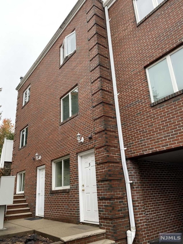 308 Hackensack St unit 5, Carlstadt, NJ 07072 - photo 1