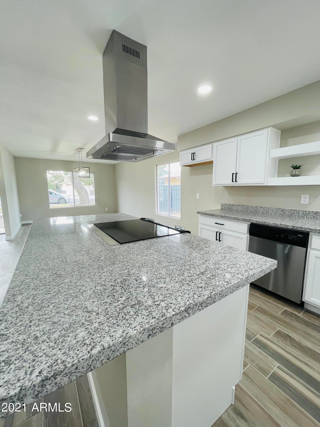 Kitchen, island cooktop