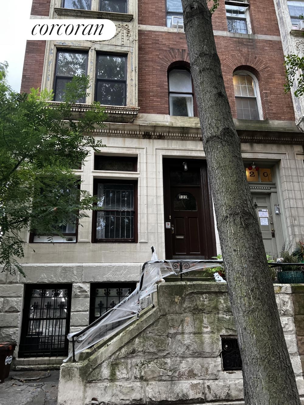 Pending $2,700,000 • Co-Listing Agent