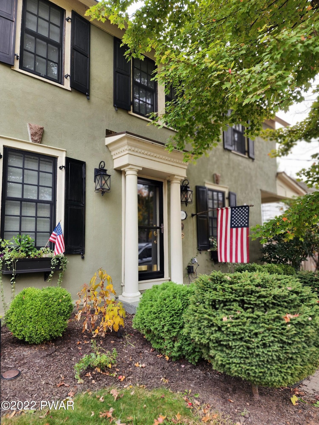 115 E Catharine St, Milford, PA 18337 - photo 1