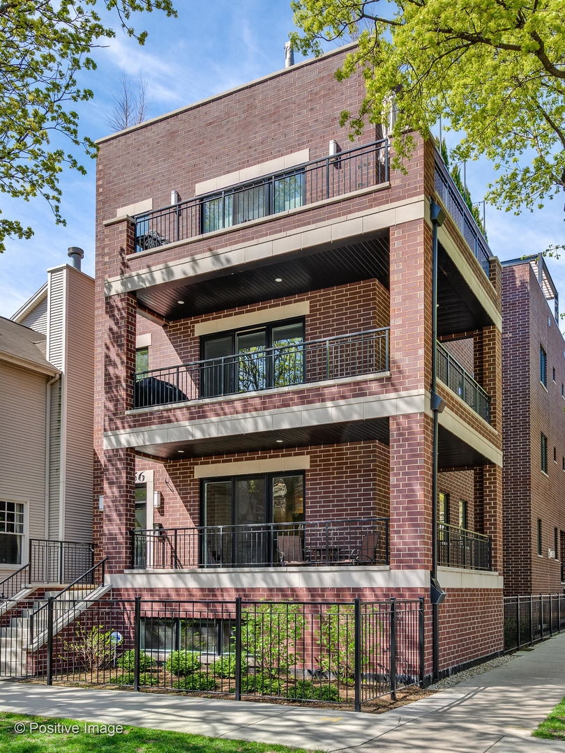 2656 N Wayne Ave unit 1, Chicago, IL 60614 - photo 1