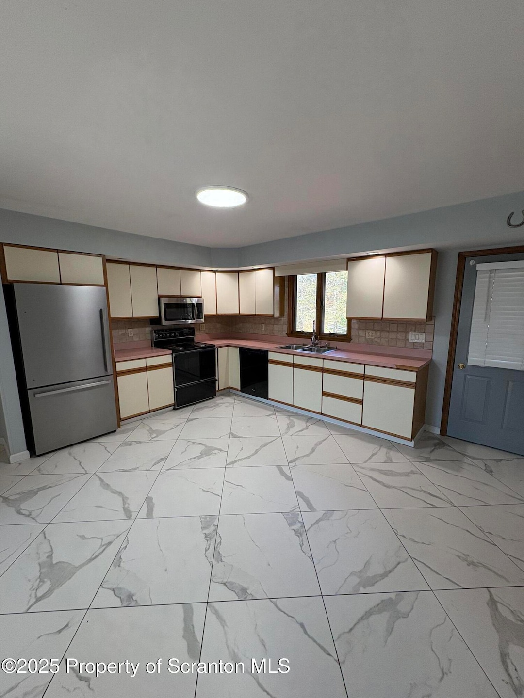 For Rent $1,100/month