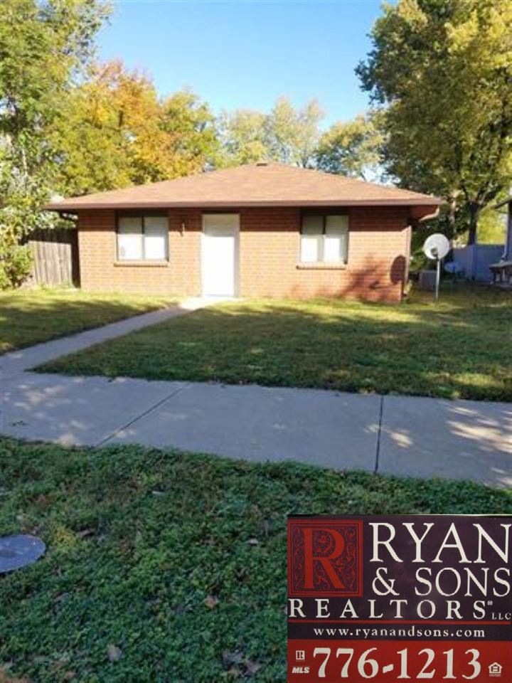 1510 Houston St, Manhattan, KS 66502 - photo 1