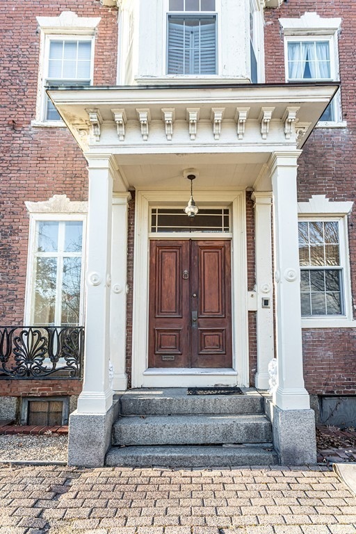 90 Washington Square E unit 4, Salem, MA 01970 - photo 1