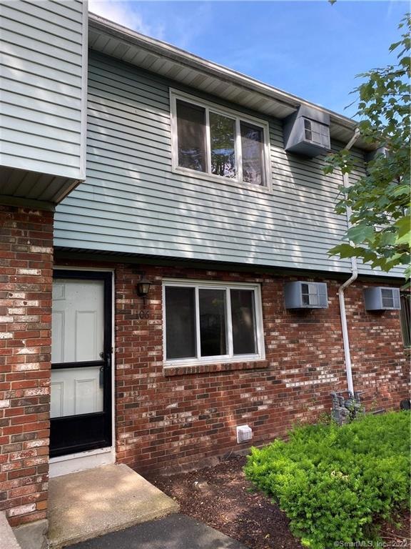 106 Churchill Dr, Newington, CT 06111 - photo 1