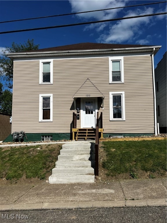 Traditional home with a front yard
