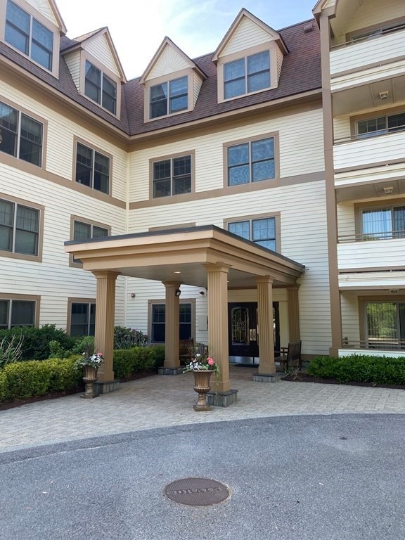 12 Russell Rd unit 105, Wellesley, MA 02482 - photo 1