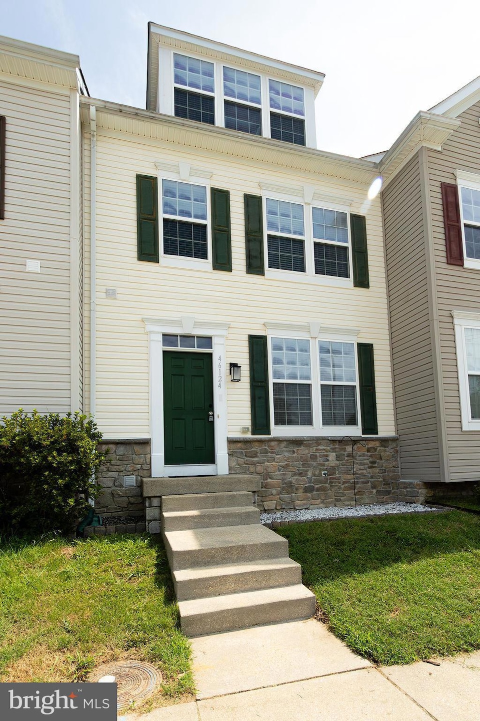 Under Contract $325,000