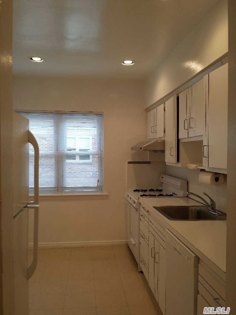 75 Ave 198 St unit 2 Fl, Fresh Meadows, NY 11366 - photo 1