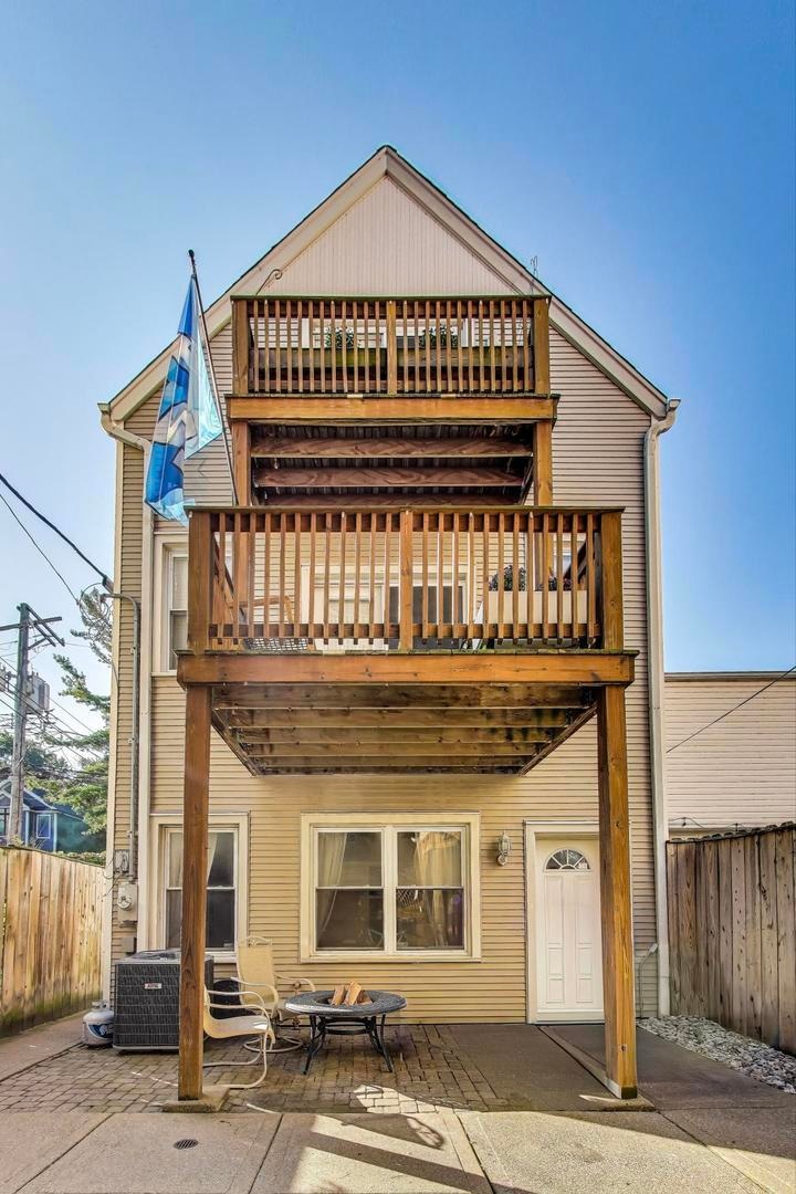 1437 W Belmont Ave unit 4, Chicago, IL 60657 - photo 1