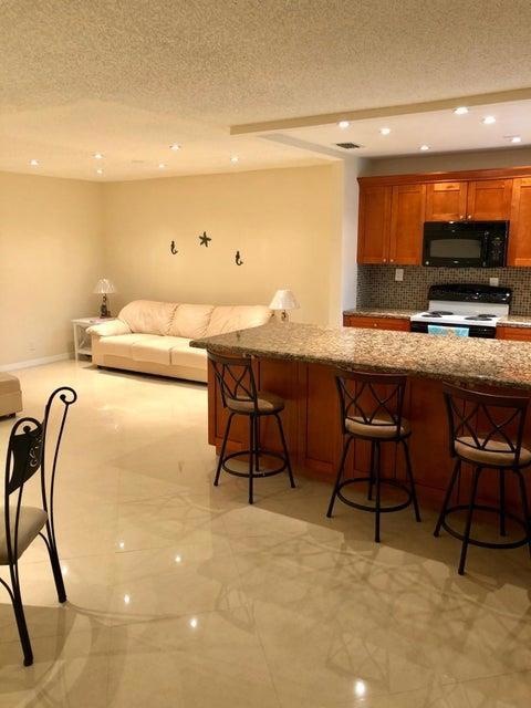 Kitchen/ Dining Area