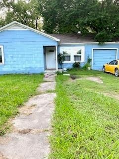 1107 S Howeth St, Gainesville, TX 76240 - photo 1