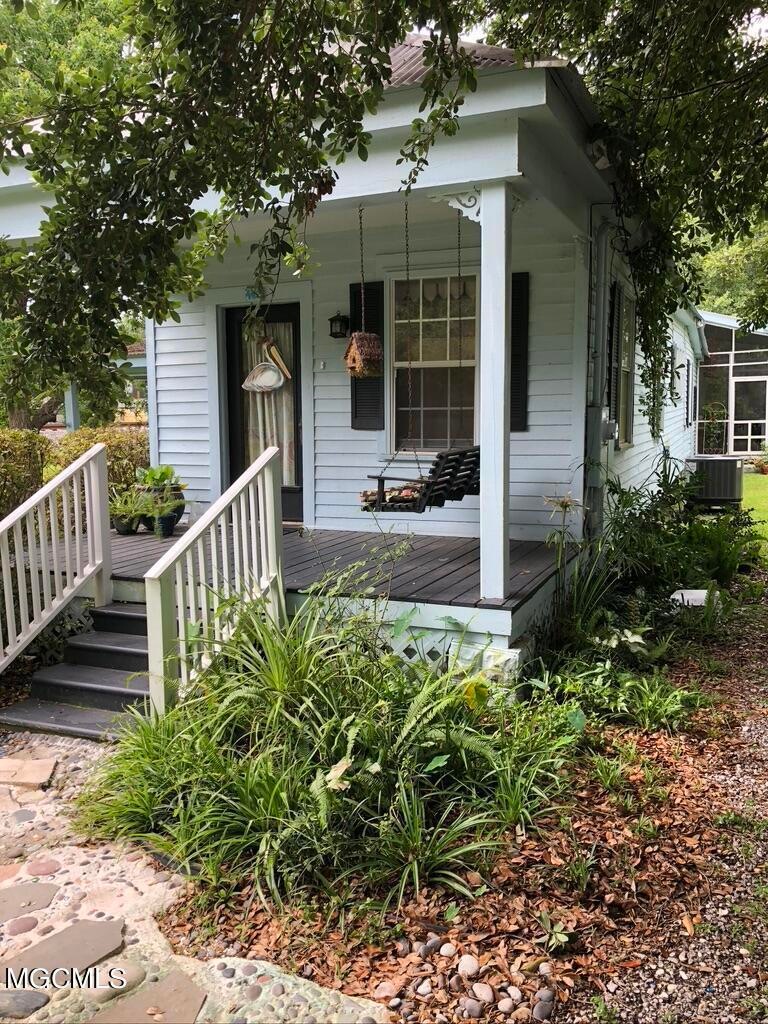 402 Ballentine St, Bay Saint Louis, MS 39520 - photo 1