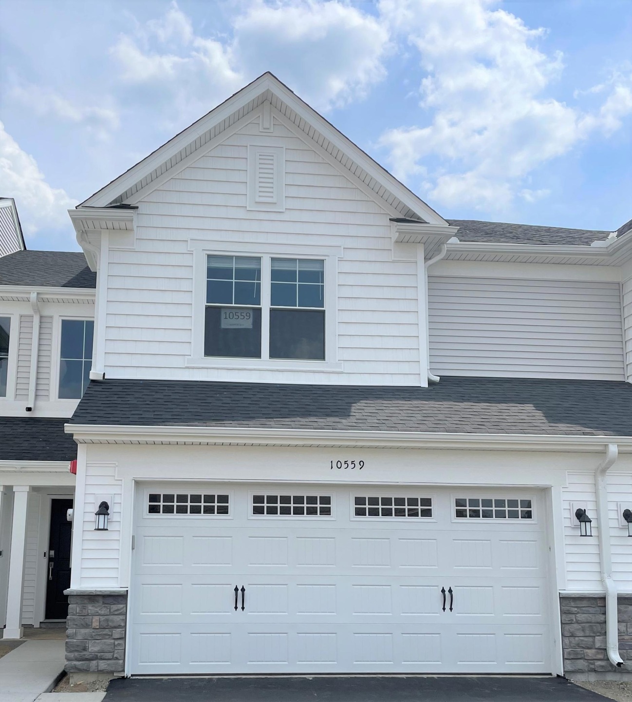 Welcome to the St. Clair in Weston Commons!