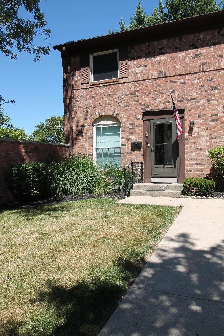 Beautiful end unit condo