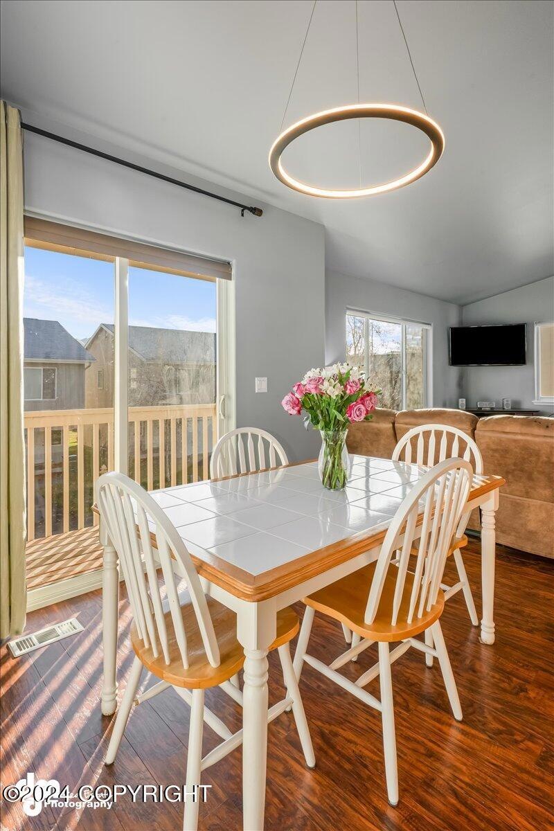 11-Dining Room_SLS_-1387