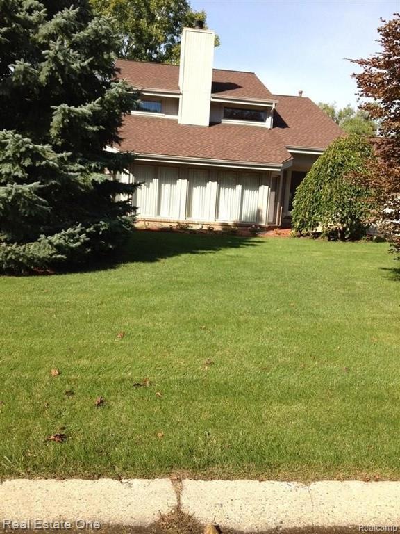 2136 Hidden Lake Dr, West Bloomfield, MI 48324 - photo 1