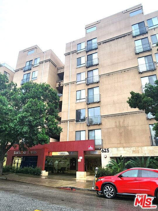 Barcelona Towers unit 309, Los Angeles, CA 90005 - photo 1