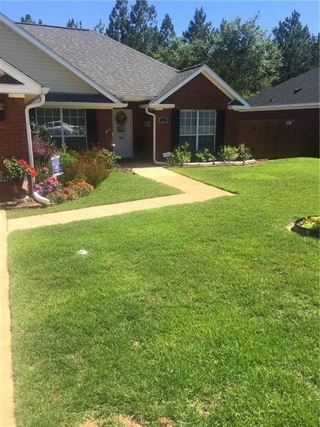 9967 Peyton Dr. S. Beautiful New landscaping in fr